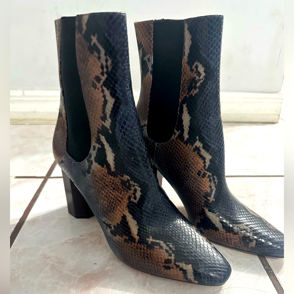 Donald Pliner boots